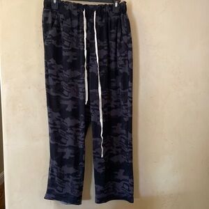 Sz S Amaryllis Camo Printed Comfy Lounge Pants in Black & Gray Elastic Waist